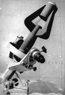 25-см телескоп Ричи-Кретьена с фокусом Нэсмита, где окуляр совмещен с осью склонений